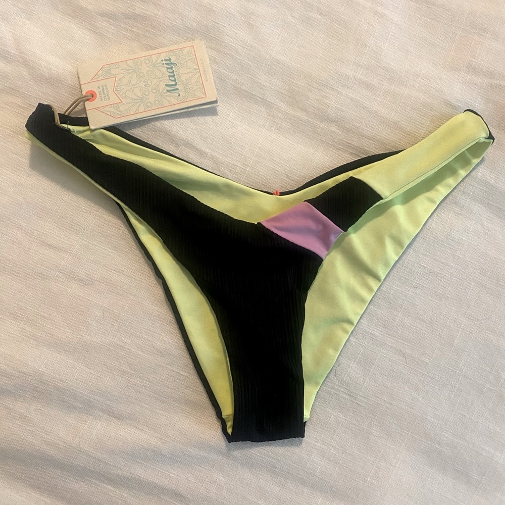 Bikini bottoms: Low rise, cheeky.